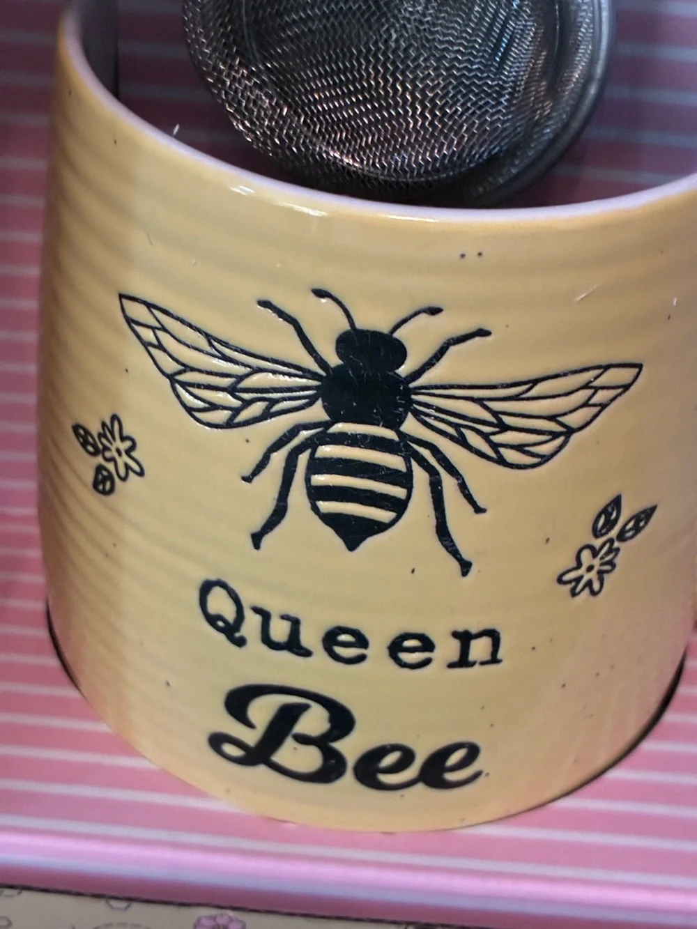 Queen Bee mug & tea infuser set